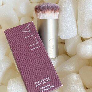 ILIA buff brush